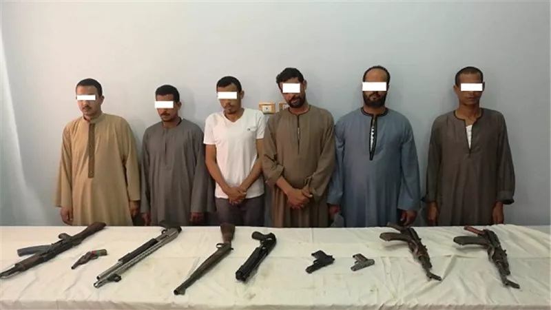 ضبط 42 قطعة سلاح نارى، 45 من العناصر الإجرامية الخطرة، وتنفيذ 5032 حكم قضائى