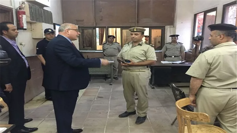 مدير أمن القليوبية يتفقد إدارة شرطة النجدة وقت آذان المغرب