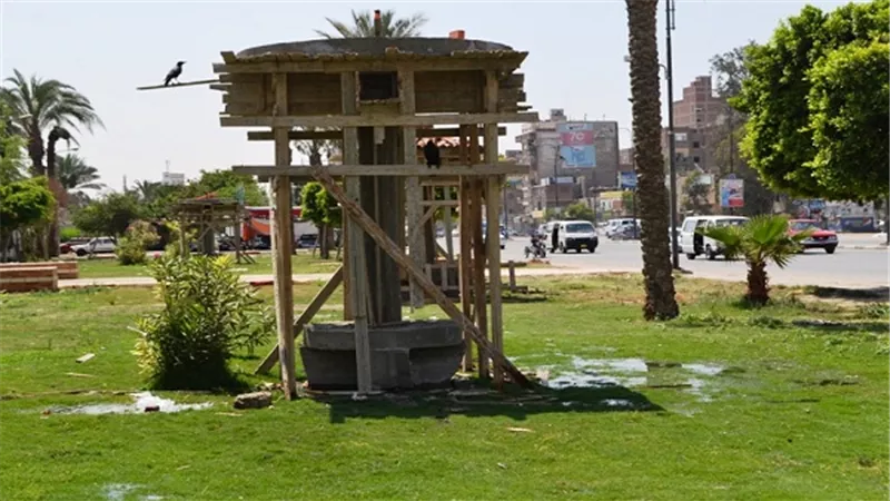 تنفيذ عمل مجسم للرئيس السادات بميدان الترعة بالسويس