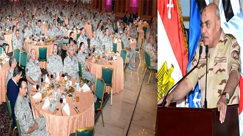 وزير الدفاع يلتقى نسور القوات الجوية ومقاتلى الهيئة الهندسية ويشاركهم تناول الإفطار
