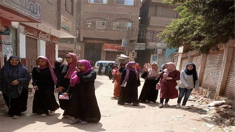بالصور.. تباين آراء طلاب الثانوية العامة بالقليوبية حول إمتحان اللغة العربية