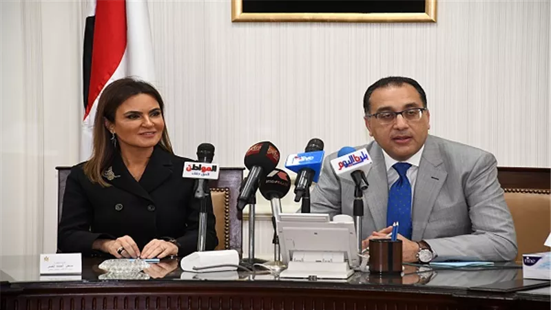 وزيرا الإسكان والاستثمار يشهدان توقيع الأحرف الأولي للمرحلة الثانية من البرنامج القومي لصرف صحي القرى