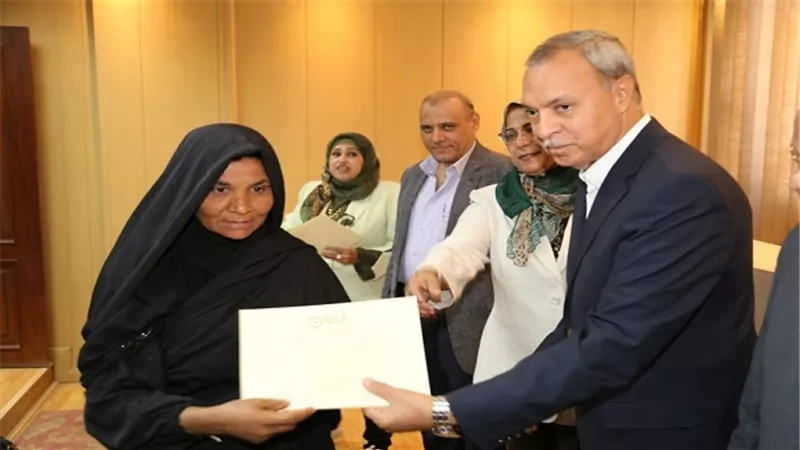 الهجان يشهد حفل تسليم شهادات أمان لعدد من سيدات قنا