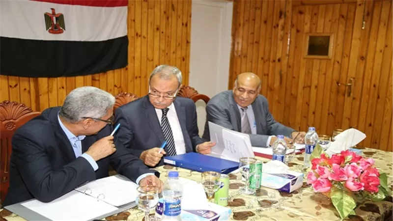 محافظ قنا يترأس اجتماع مجلس إدارة المعهد العالي للخدمة الاجتماعية