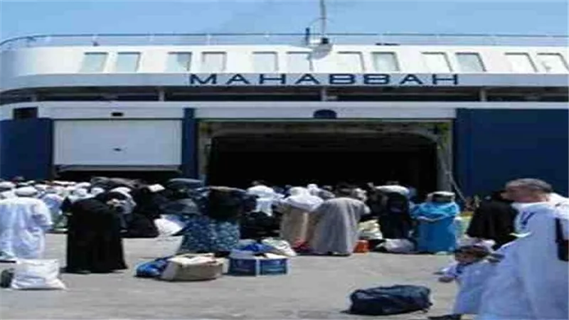 وصول و سفر 1531 راكب بميناء سفاجا وتداول 307 شاحنة