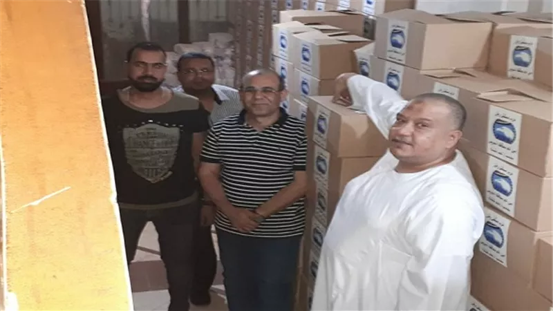 مستقبل وطن بالسويس يجهز كرتونة  العيد  وبداخلها مواد غذائية