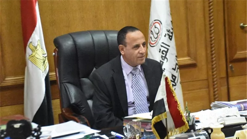 جولة مفاجأة لرئيس هيئة السكة الحديد بمحطة القاهرة وشابيك التذاكر 