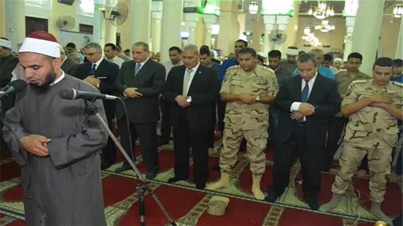 بالصور.. اوقاف السويس تحتفل بليلة القدر قيادات المحافظة