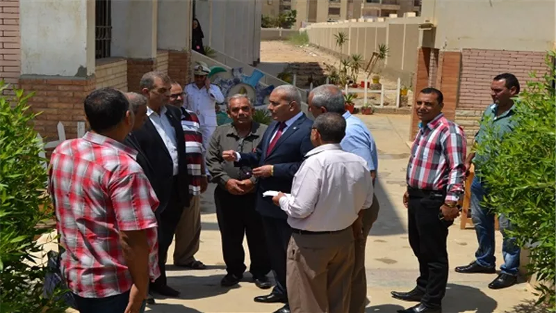 بالصور.. المحافظ  يتفقد إمتحانات الثانوية العامة بمدارس السويس
