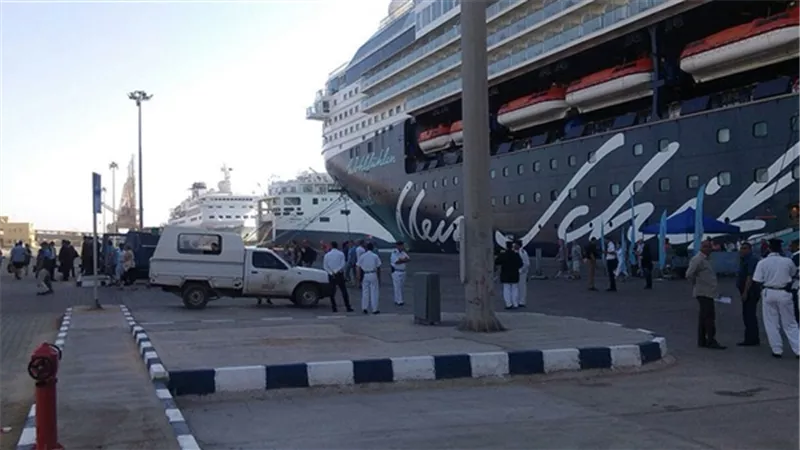 وصول وسفر 3419 راكب بميناء سفاجا