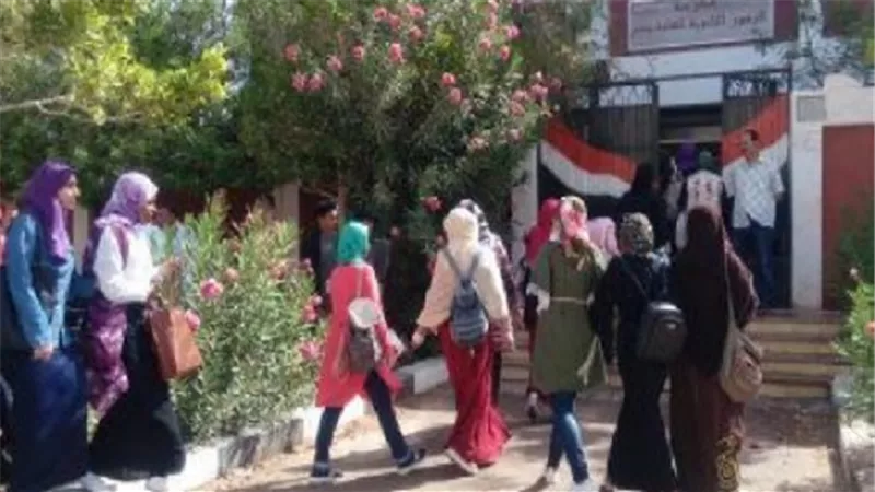 ضبط الطالبة التي قامت بنشر أجزاء من أسئلة امتحان الفيزياء بمحافظة قنا 