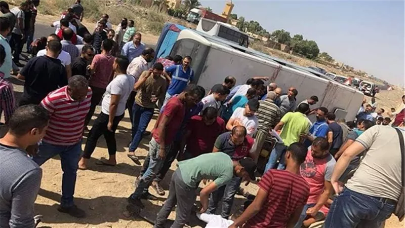 اصابة 23 عاملا جنوب السويس فى حادث انقلاب سيارة