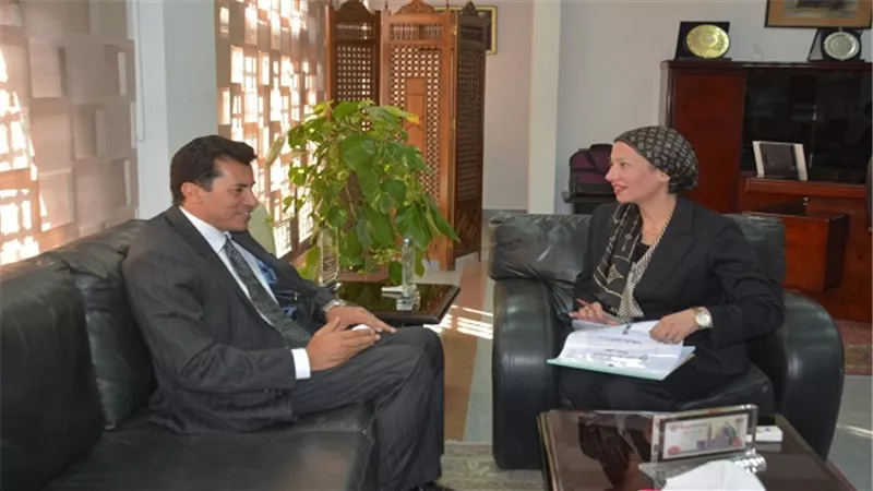 وزيرة البيئة تلتقي بوزير الشباب والرياضة لدعم أوجه التعاون المختلفة في مجال حماية البيئة