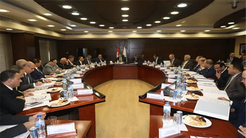البحر الأحمر تعقد اجتماعا لمناقشة عدد من المشروعات بحضور وزير النقل