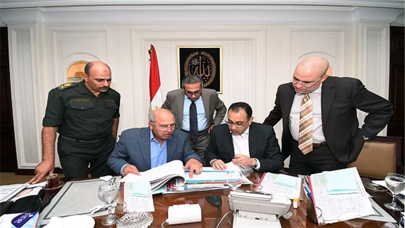 مدبولى والوزير يتابعان موقف تنفيذ المشروعات المشتركة بين 