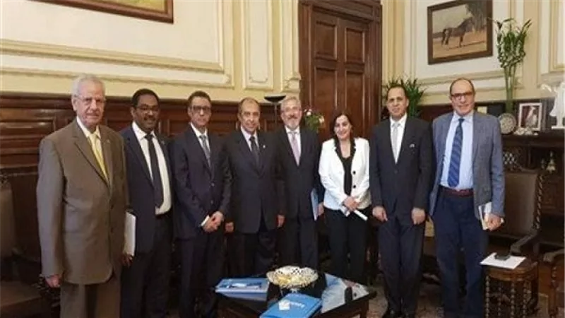 وزير الزراعة يستقبل مسؤولي 