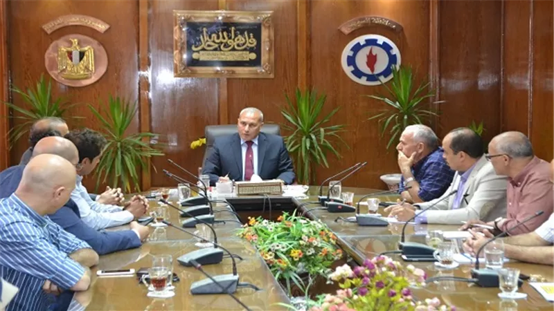 تنفيذا لتوجيهات السيسي.. محافظ السويس يستقبل وفد صندوق تحيا مصرلدعم مشروعات الشباب