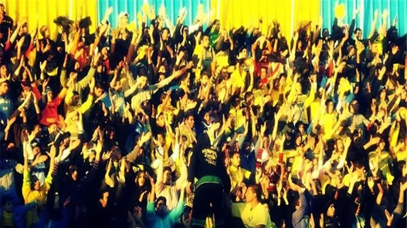 التراس يلو دراجونز: حل المجموعة والعودة الى صفوف المشجعين