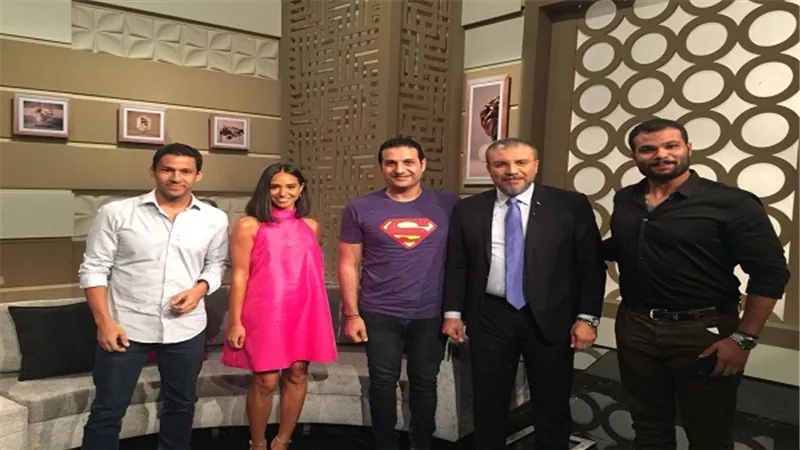 بالصور.. عمرو الليثى يستضيف النجوم الشباب بمسلسل طايع ببرنامج 