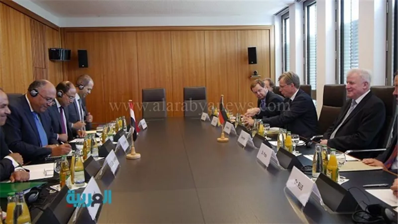 بالصور.. سامح شكري يلتقي وزير الداخلية الألماني ببرلين