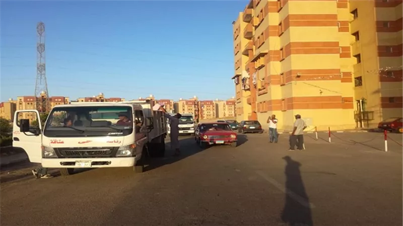 حى عتاقة يرفع 6 ونصف طن قمامة خلال 72 ساعة فى تجربتة الجديدة