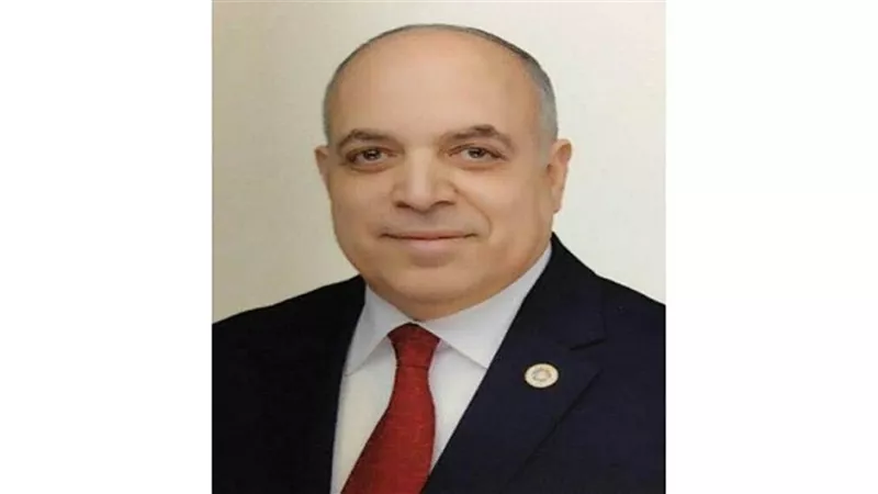 مفاجأت قضية رئيس مصلحة الجمارك.. عاملون بمنطقة بورسعيد الحرة 