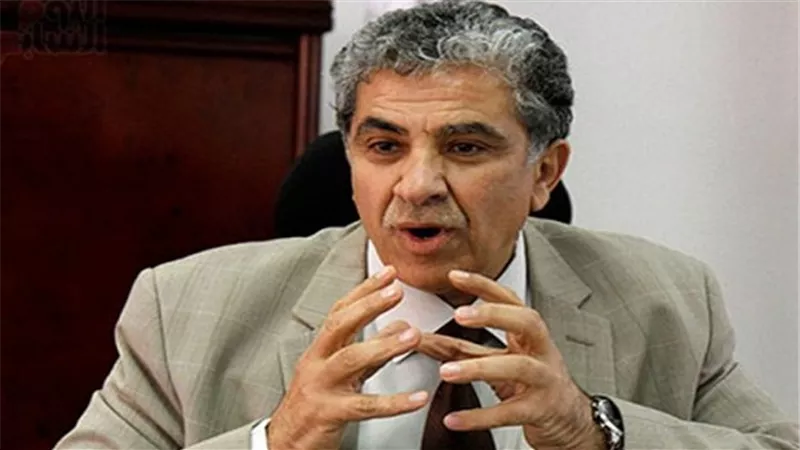 في سابقة هي الأولى.. البرلمان يكرم خالد فهمي عن إنجازاته بوزارة البيئة