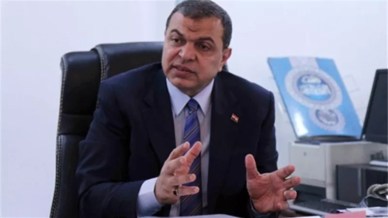 وزير القوي العاملة يتلقى تقريرين عن حريق 