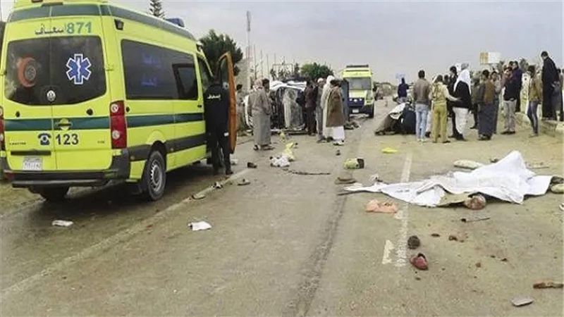 الصحة: وفاة مواطن واصابة 25 أخرين فى انقلاب سيارة بالمنيا