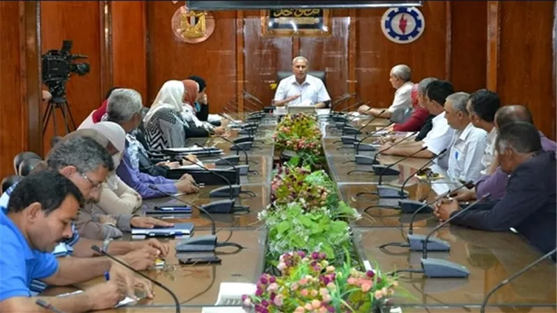محافظ السويس يلتقى 20 قيادة جديدة .. تعرف عليهم  