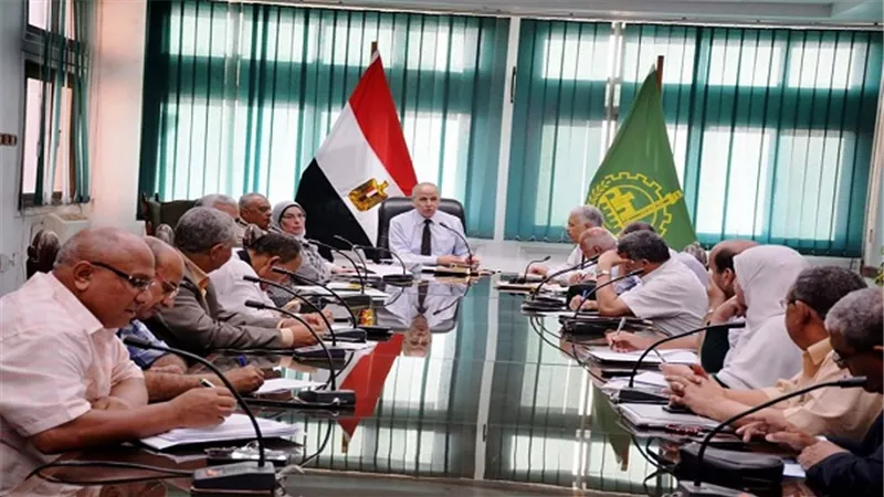 محافظ القليوبية: يتابع تطوير منظومة النظافة وتشجيع الشباب لإنشاء شركات صغيرة 