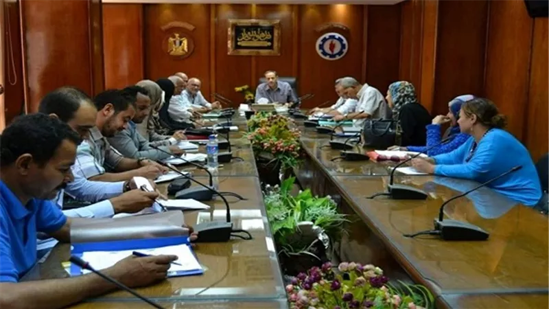 سكرتير محافظة السويس يعقد اجتماعا لمناقشة استرداد حق الشعب