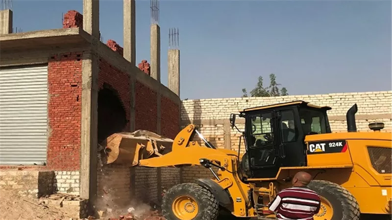  حى الجناين يشن حملة لازالة تعديات على املاك الدولة بالسويس