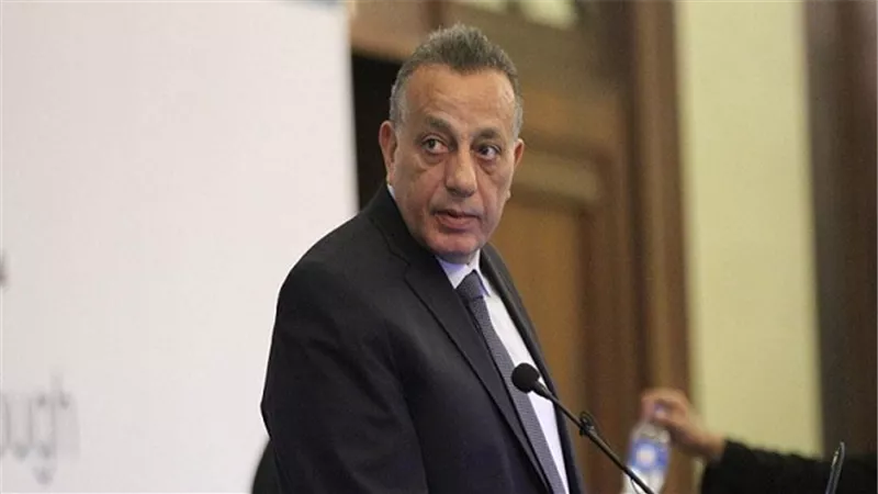 محافظ الجيزة يزرع شجرة فى مبادرة 1000 شجرة بإمبابة