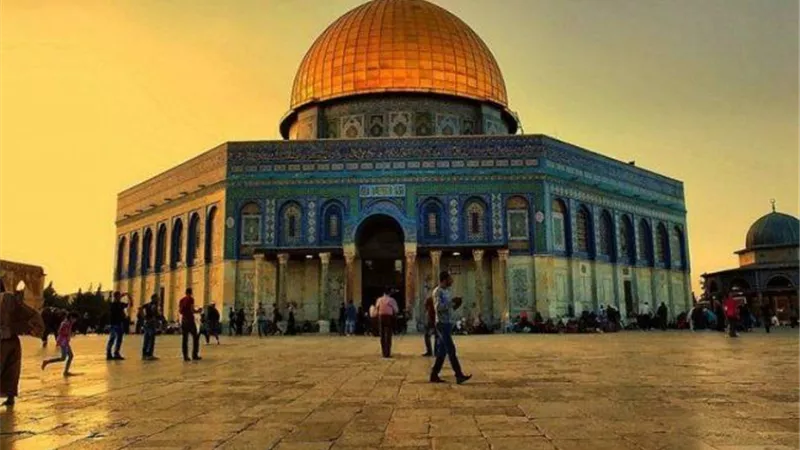 قوات الإحتلال تدنس المسجد الأقصى.. وهذه حصيلة المصابين