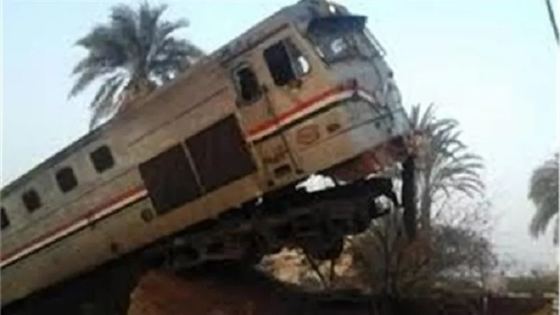 وزارة النقل تنفى أن حل مسامير القضبان هو السبب في حادث قطار أسوان وأن الواقعة تمت بفعل فاعل