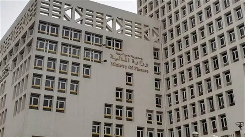 المالية: العلاوة الاستثنائية حق للعاملين المؤقتين المتعاقدين على الصناديق والحسابات الخاصة