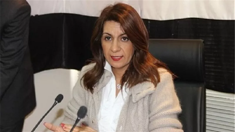 نبيلة مكرم تعلن تفاصيل قرار مد الاعارات والاجازات بدون اجر للمصريين بالخارج