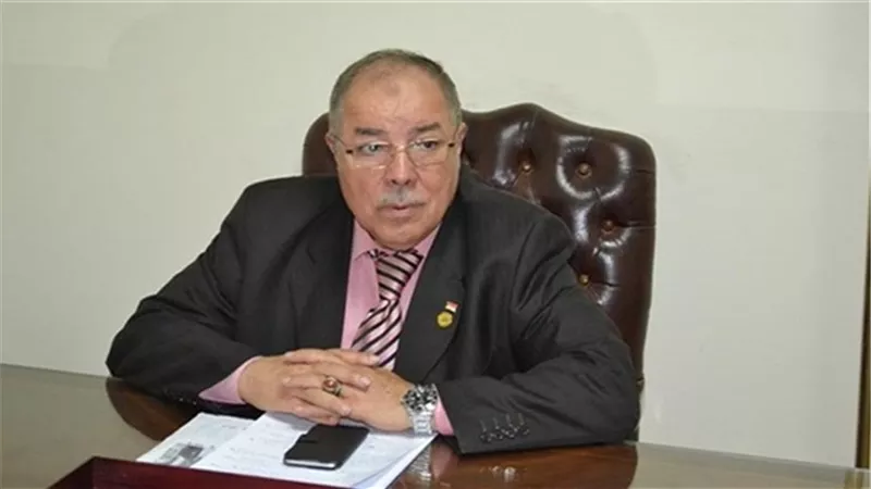 برلماني يقترح إلزام المدارس الخاصة بتحصيل مصروفاتها عن طريق البنوك
