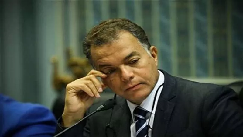 وزير النقل يتابع أعمال ومحاور الربط بين طريق القاهرة /الاسكندرية الزراعي والطريق الدائري الاقليمي 
