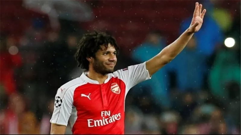 متى يرحل محمد النني عن الأرسنال؟.. هنا كواليس وداع نجم المنتخب المصري للنادي الإنجليزي.. وصديق عمره يتخلى عنه