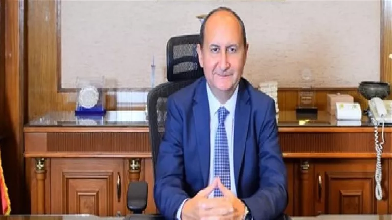 وزير التجارة والصناعة يستعرض خطة الوزارة لتنمية وتطوير قطاعي الصناعة والتجارة الخارجية لمصر