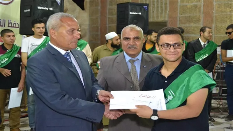 بالصور.. تكريم الفائزين من 18 محافظة في المسابقة الدينية بالسويس