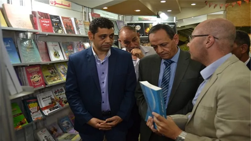 إفتتاح معرض الكتاب الأول بقصر ثقافة السويس