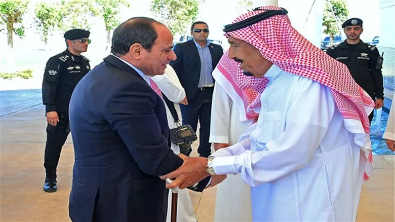 السيسي يلتقى خادم الحرمين الشريفين بمدينة نيوم شمال المملكة العربية السعودية