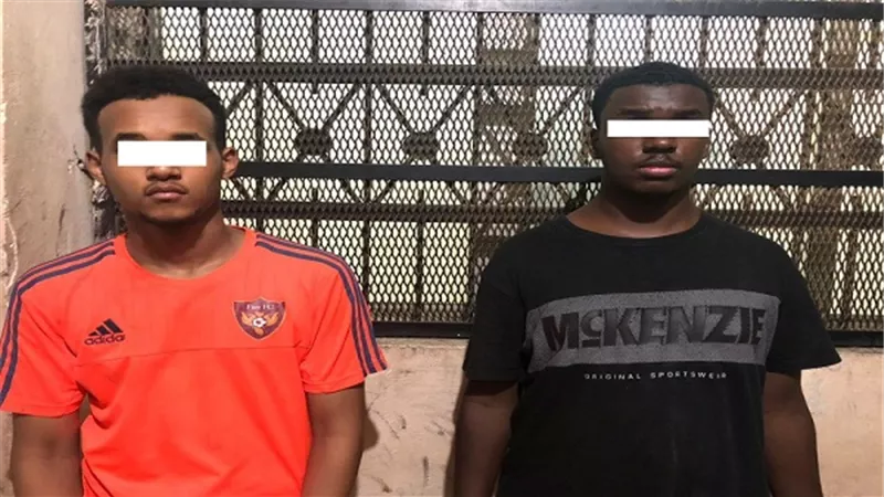 ضبط شخصين أجنبيين أثناء محاولتهما سرقة فيلا بالتجمع الأول