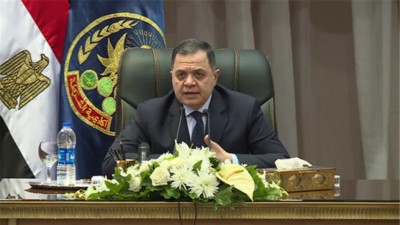 وزير الداخلية.. يعقد لقاء مع الضباط الجدد دفعة 2018 
