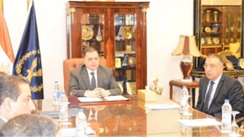 وزير الداخلية يجتمع بقيادات الوزارة.. ما الأسباب؟