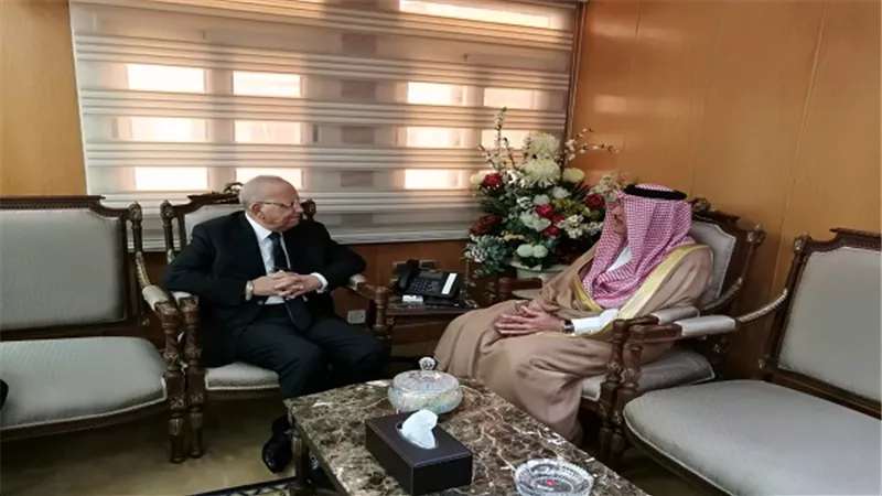 وزير العدل يستقبل السفير أسامة نقلي