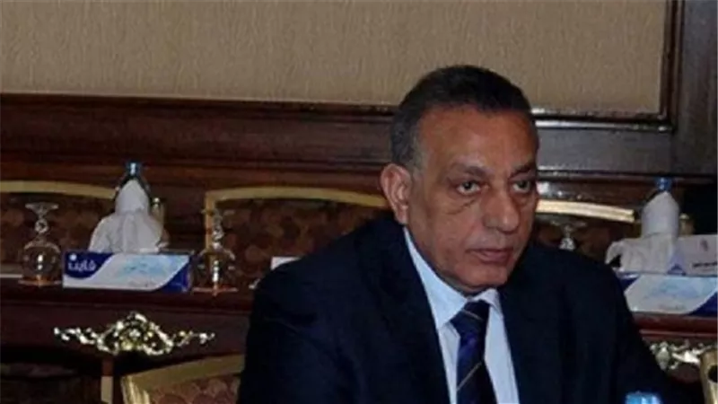 محافظ الجيزة يستعرض مشروعات المياه الجارية للتغلب على الانقطاعات